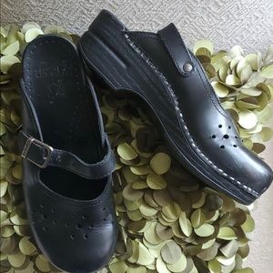 Dansko Black Leather Mary Jane Style Clog Mule 10
